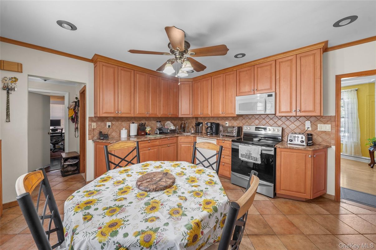 Dining room, Interior, Kitchen, Recessed Lighting