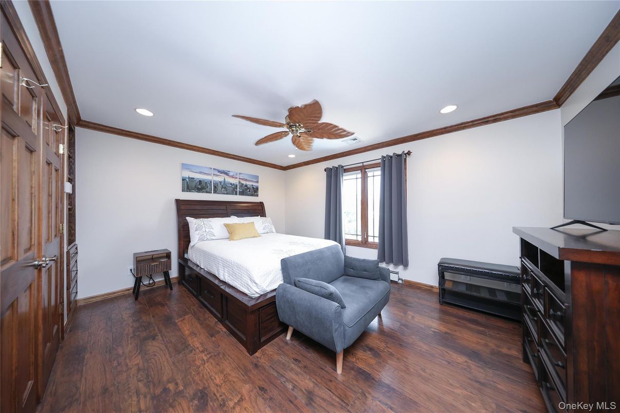 Bedroom, Interior, Recessed Lighting, Wood Texture Flooring