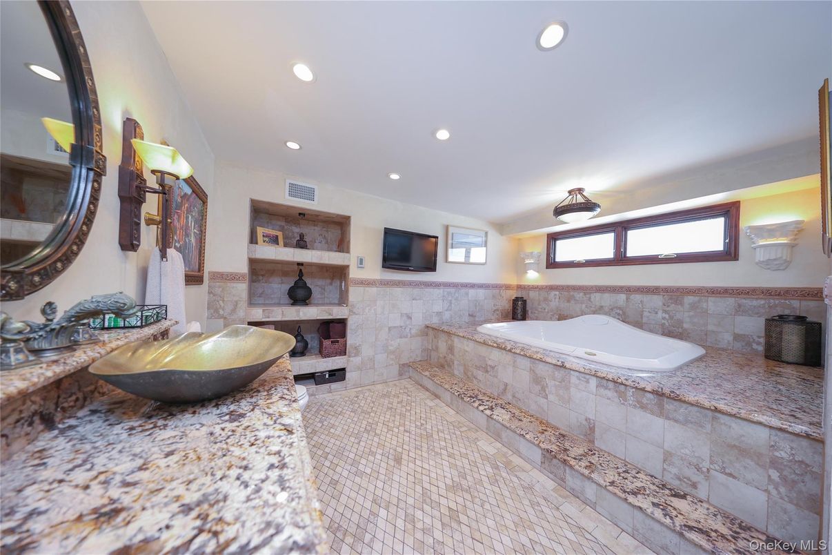 Bathroom, Interior, Recessed Lighting