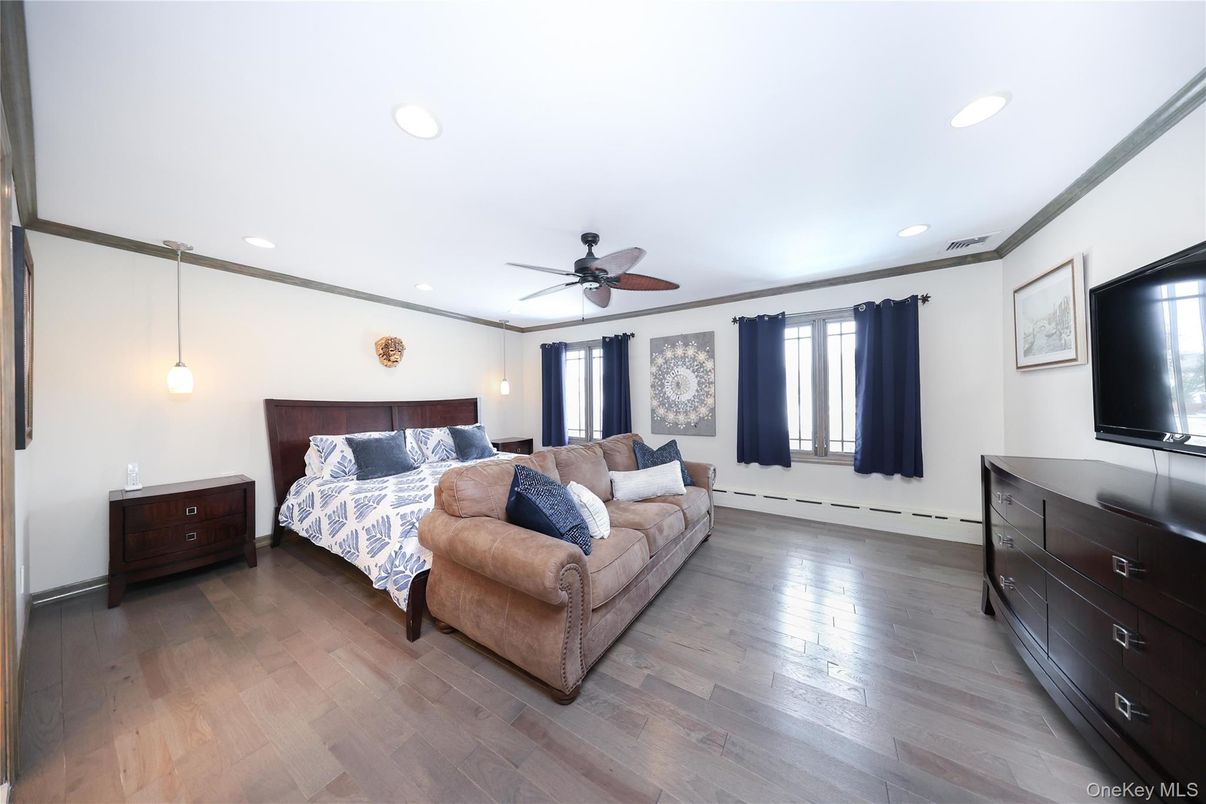 Bedroom, Interior, Pendant Lights, Recessed Lighting, Wood Texture Flooring