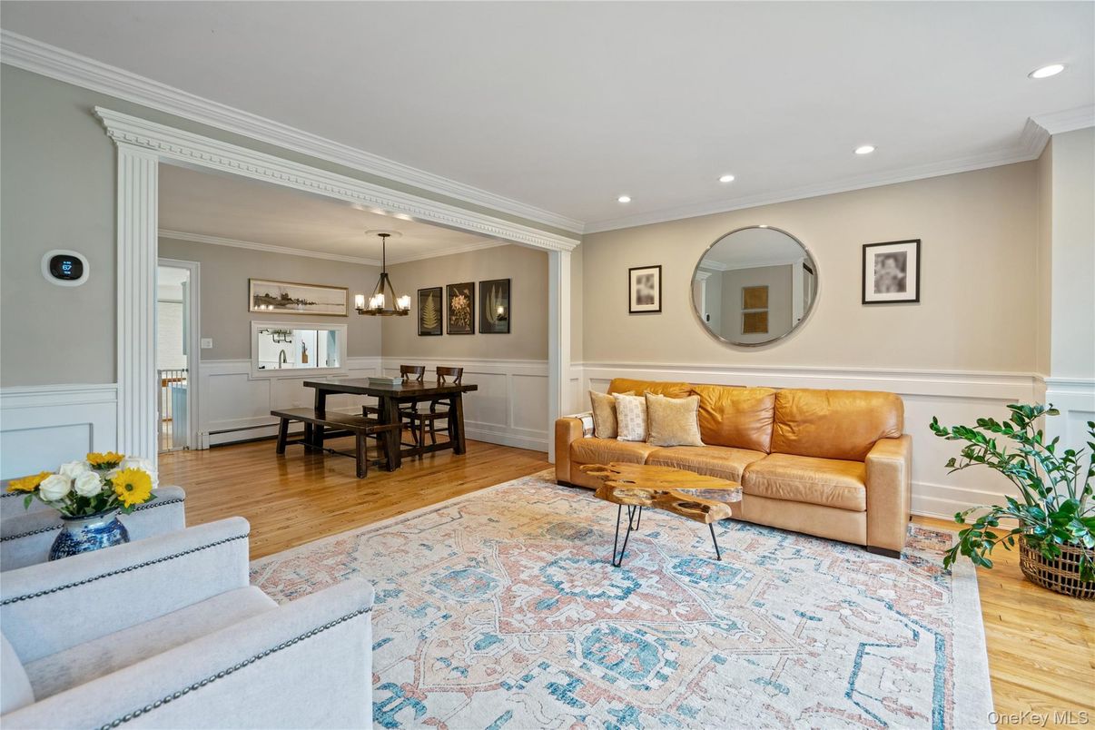 Chandelier, Dining room, Interior, Living room, Pendant Lights, Recessed Lighting, Wood Texture Flooring