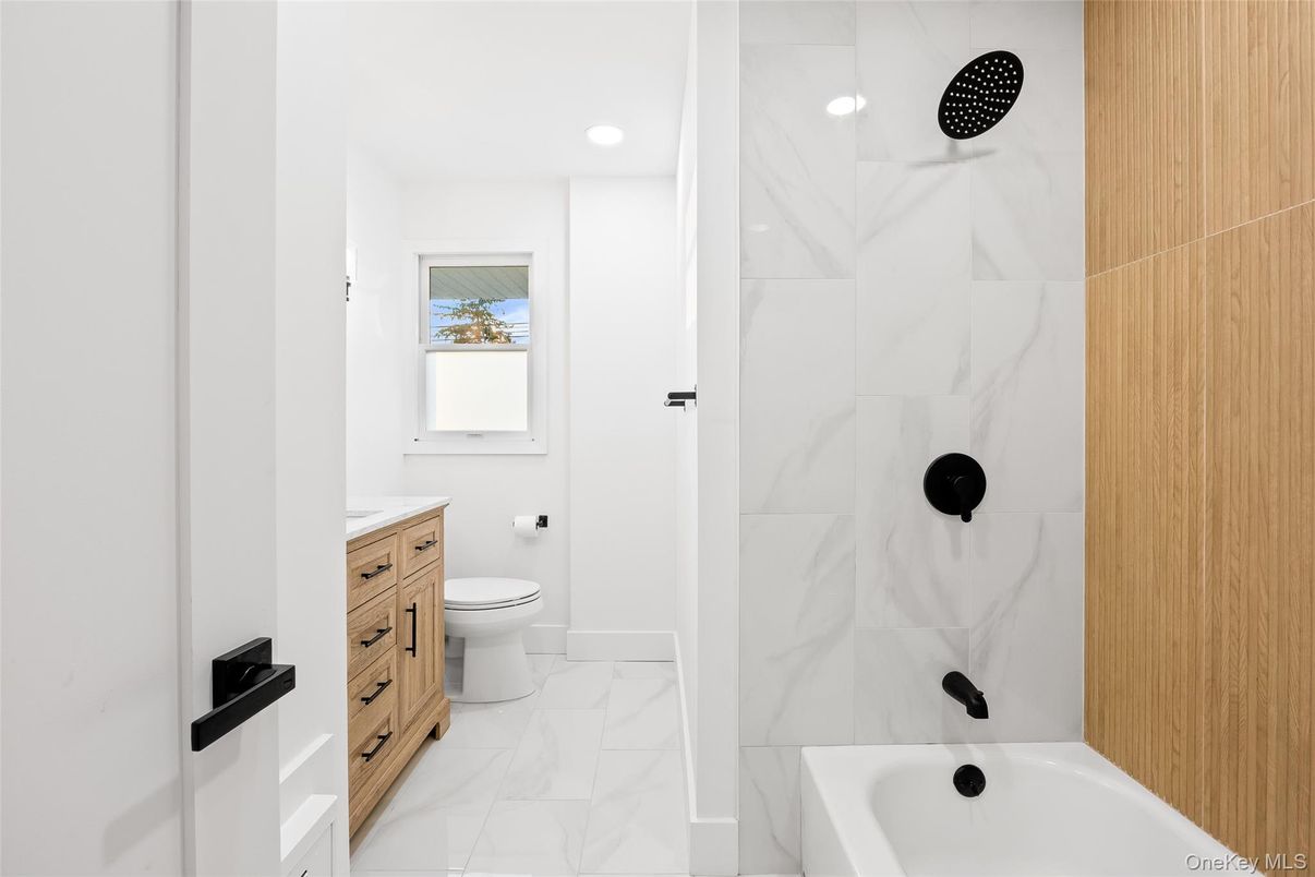 Bathroom, Interior, Marble, Marble Walls, Recessed Lighting