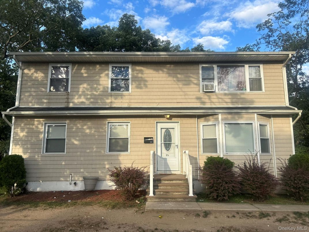 Exterior, Facade, American Foursquare