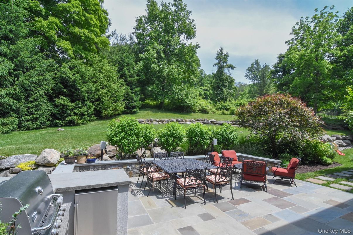Backyard, Exterior, Outdoor Kitchen