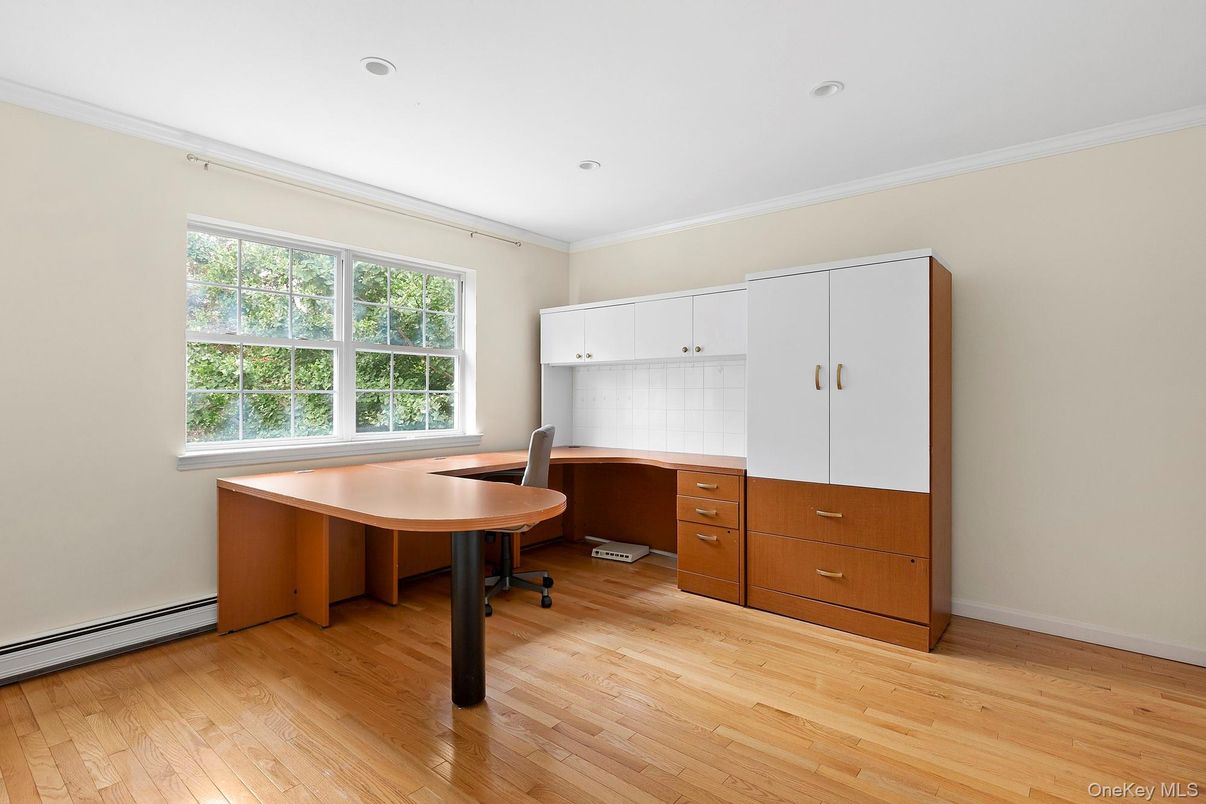 Home Office, Interior, Recessed Lighting, Wood Texture Flooring