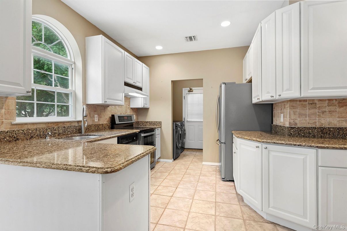 Interior, Kitchen, Recessed Lighting, Washer