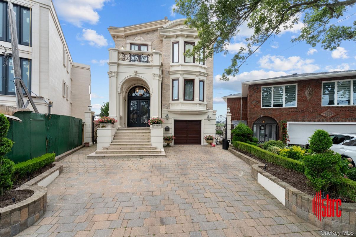 Attached, Exterior, Facade, Brick Facade, Rowhouse