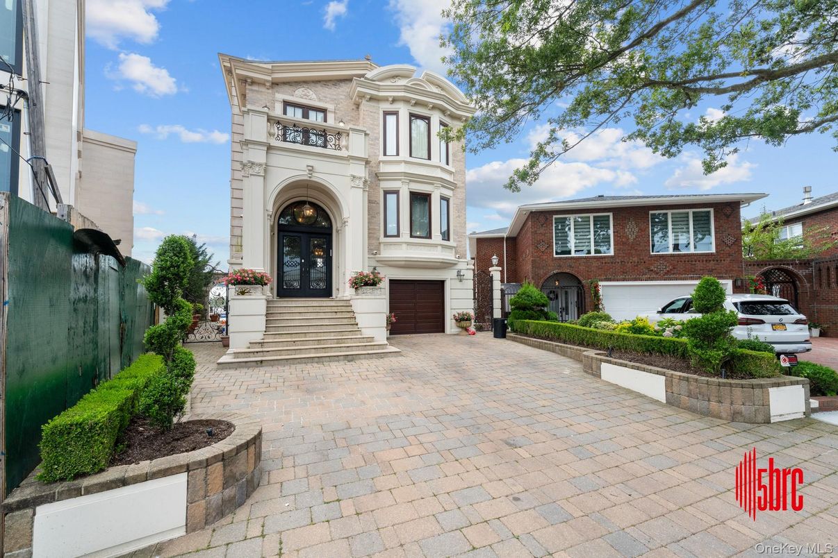 Attached, Exterior, Facade, Brick Facade, Rowhouse