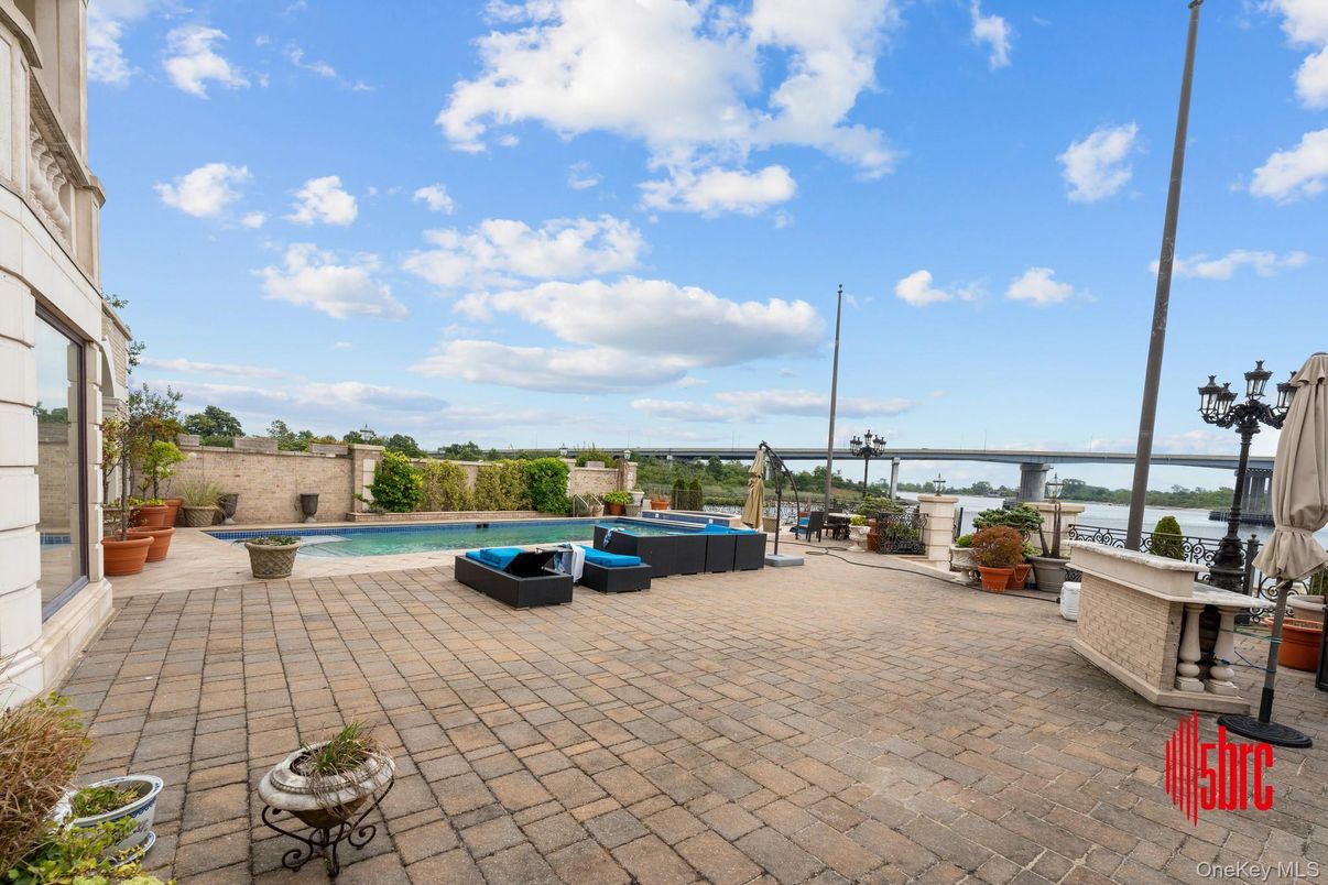 Exterior, Pool, Water