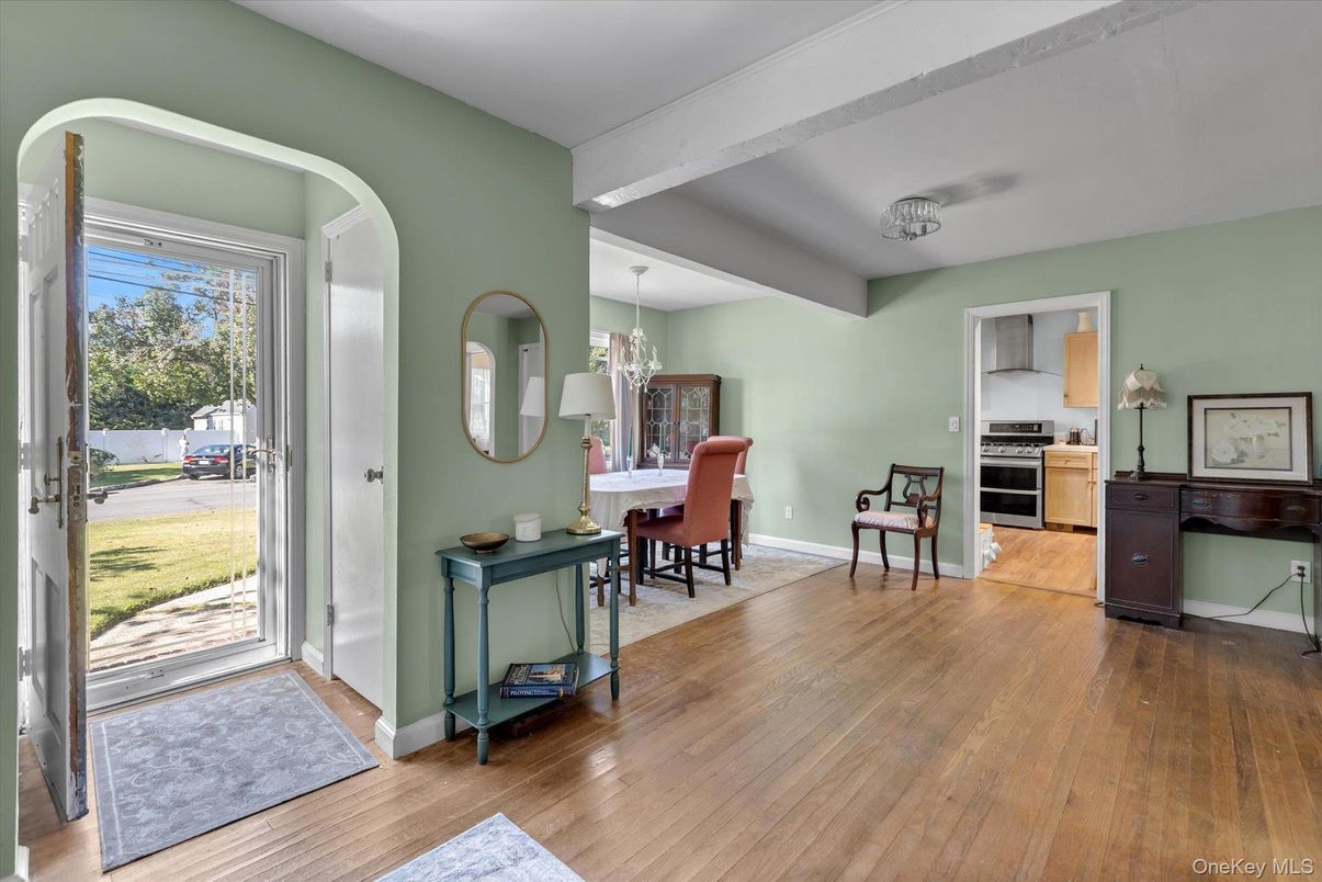 Chandelier, Dining room, Interior, Stainless Steel Appliances, Wood Texture Flooring