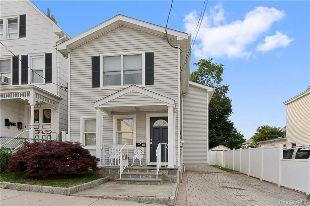 Exterior, Facade, Queen Anne Victorian