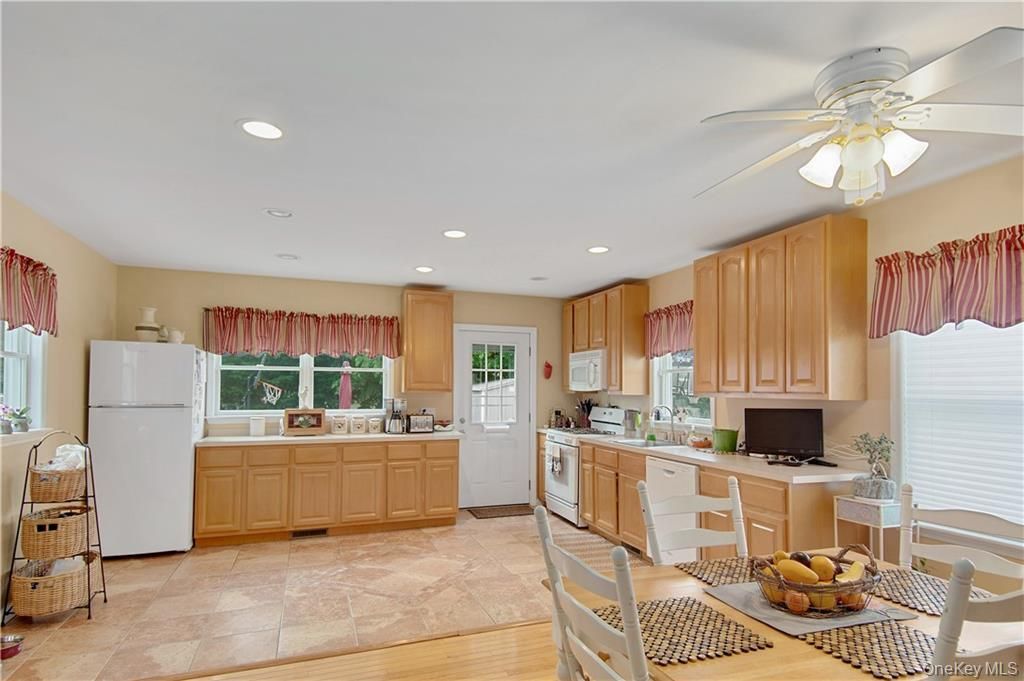 Dining room, Interior, Kitchen, Recessed Lighting, Wood Texture Flooring