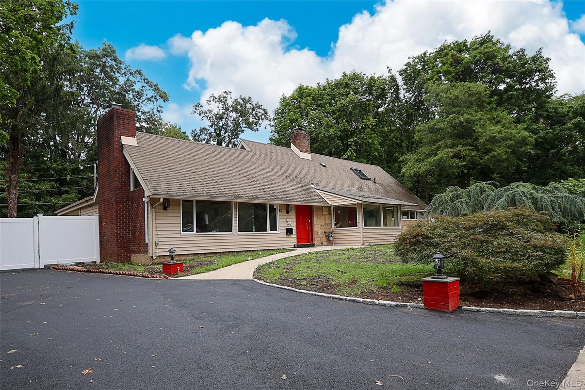 Exterior, Facade, Cape Cod