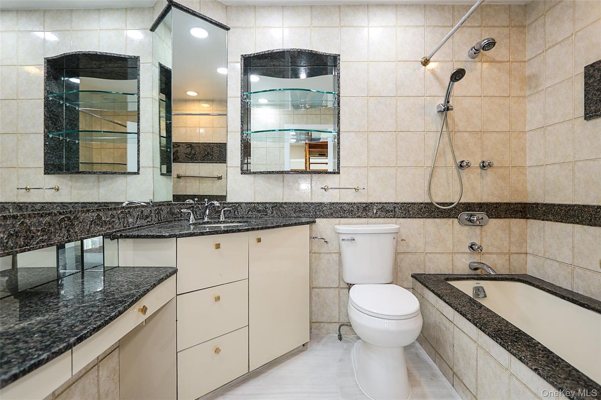 Bathroom, Interior, Recessed Lighting