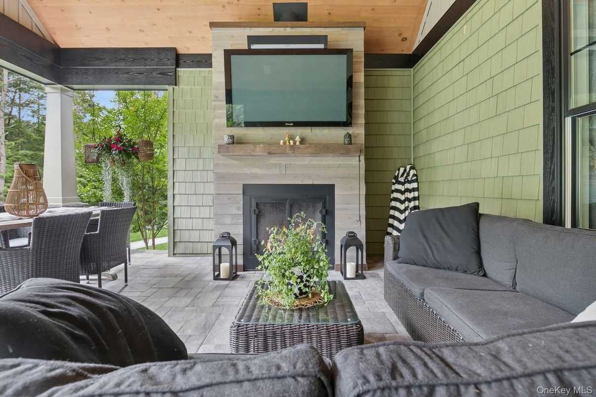 Exterior, Fireplace, Living room