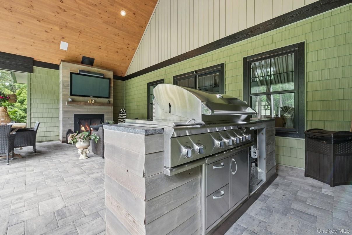 Exterior, Fireplace, Outdoor Kitchen