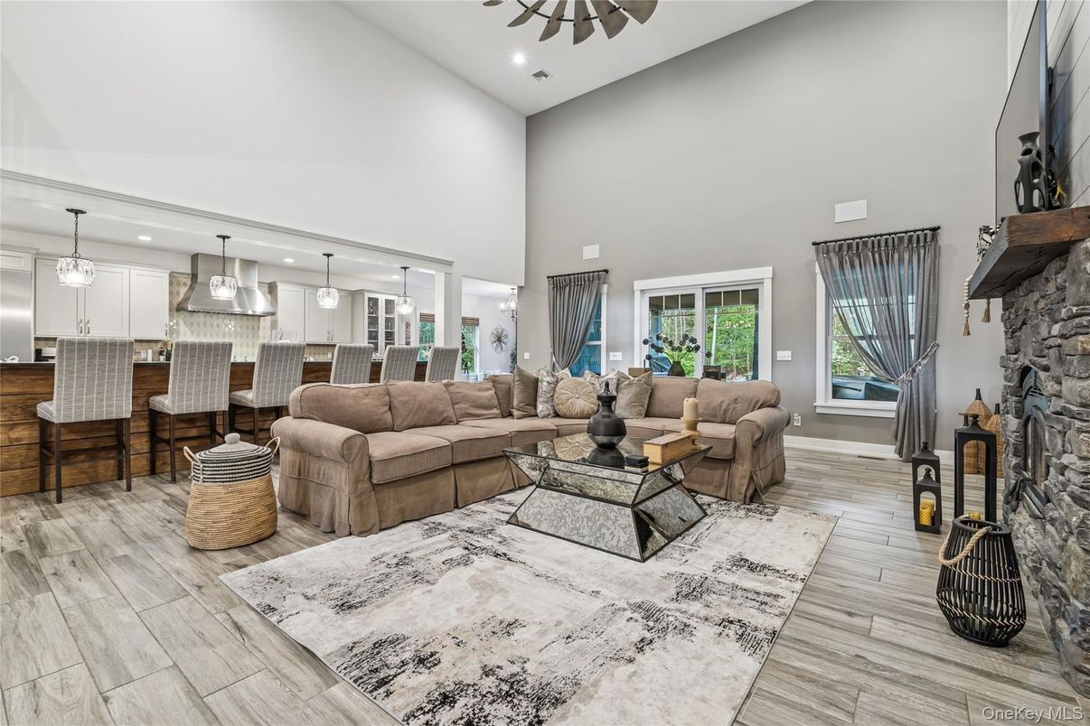 Interior, Living room, Pendant Lights, Recessed Lighting, Wood Texture Flooring