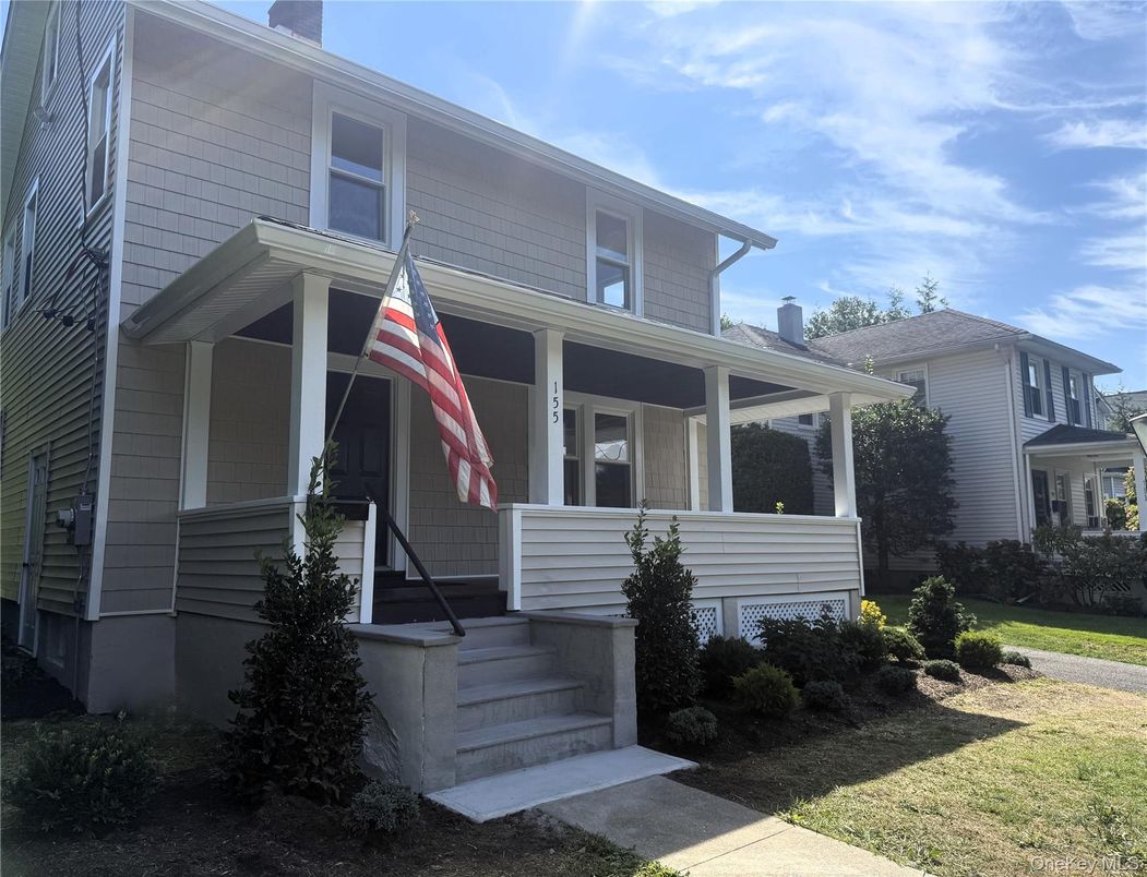 Exterior, Facade, American Foursquare