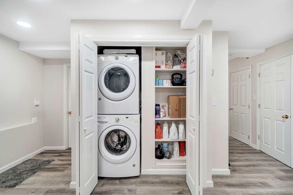 Interior, Recessed Lighting, Utility Closets, Washer, Wood Texture Flooring