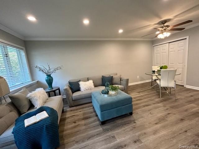 Dining room, Interior, Living room, Recessed Lighting, Wood Texture Flooring