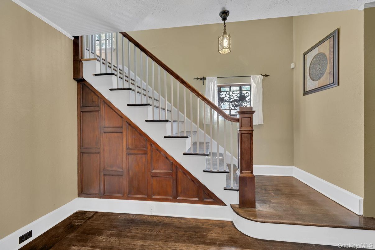 Interior, Pendant Lights, Wood Texture Flooring