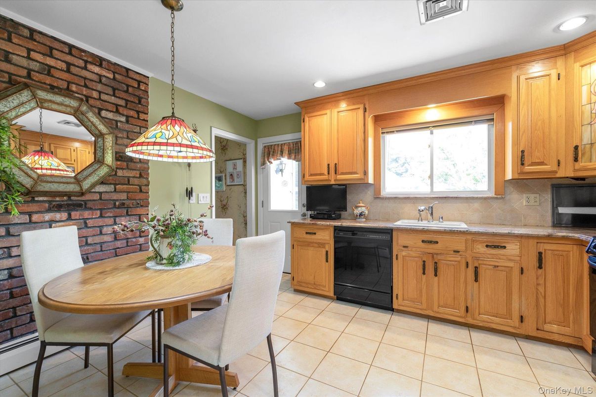 Dining room, Interior, Kitchen, Pendant Lights, Recessed Lighting, Stone Walls