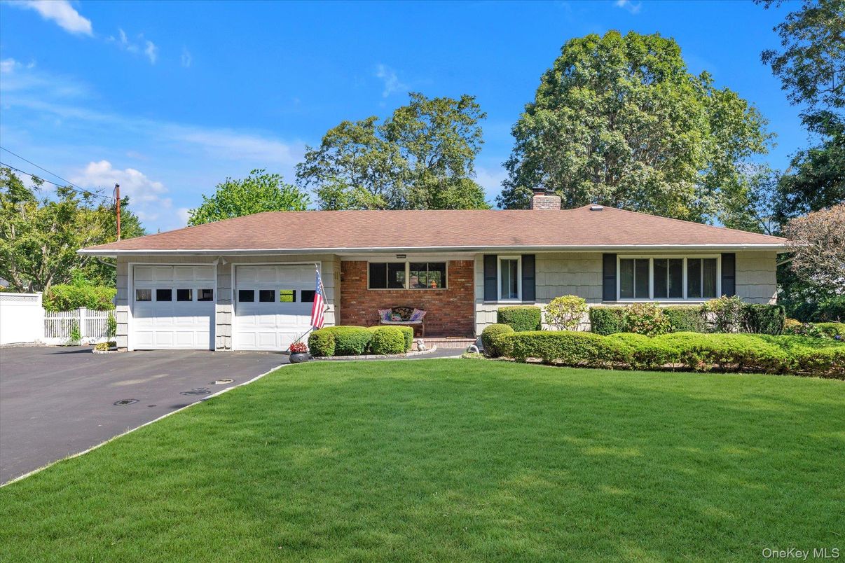 Attached, Exterior, Facade, Brick Facade, Ranch