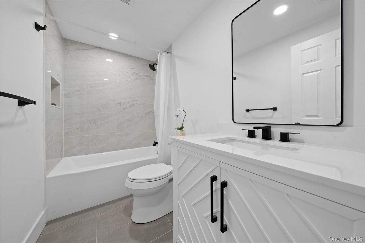 Bathroom, Interior, Marble Walls, Recessed Lighting