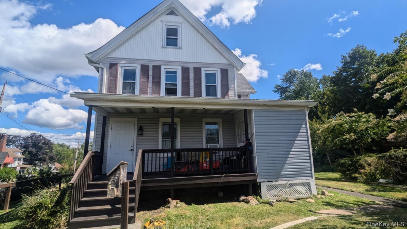 Backyard, Exterior, Facade, Queen Anne Victorian