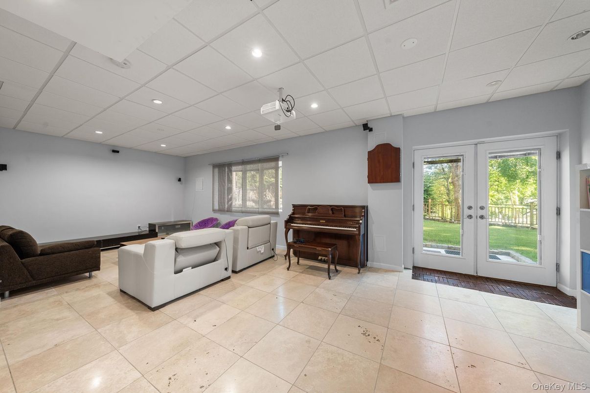 Interior, Living room, Piano, Recessed Lighting