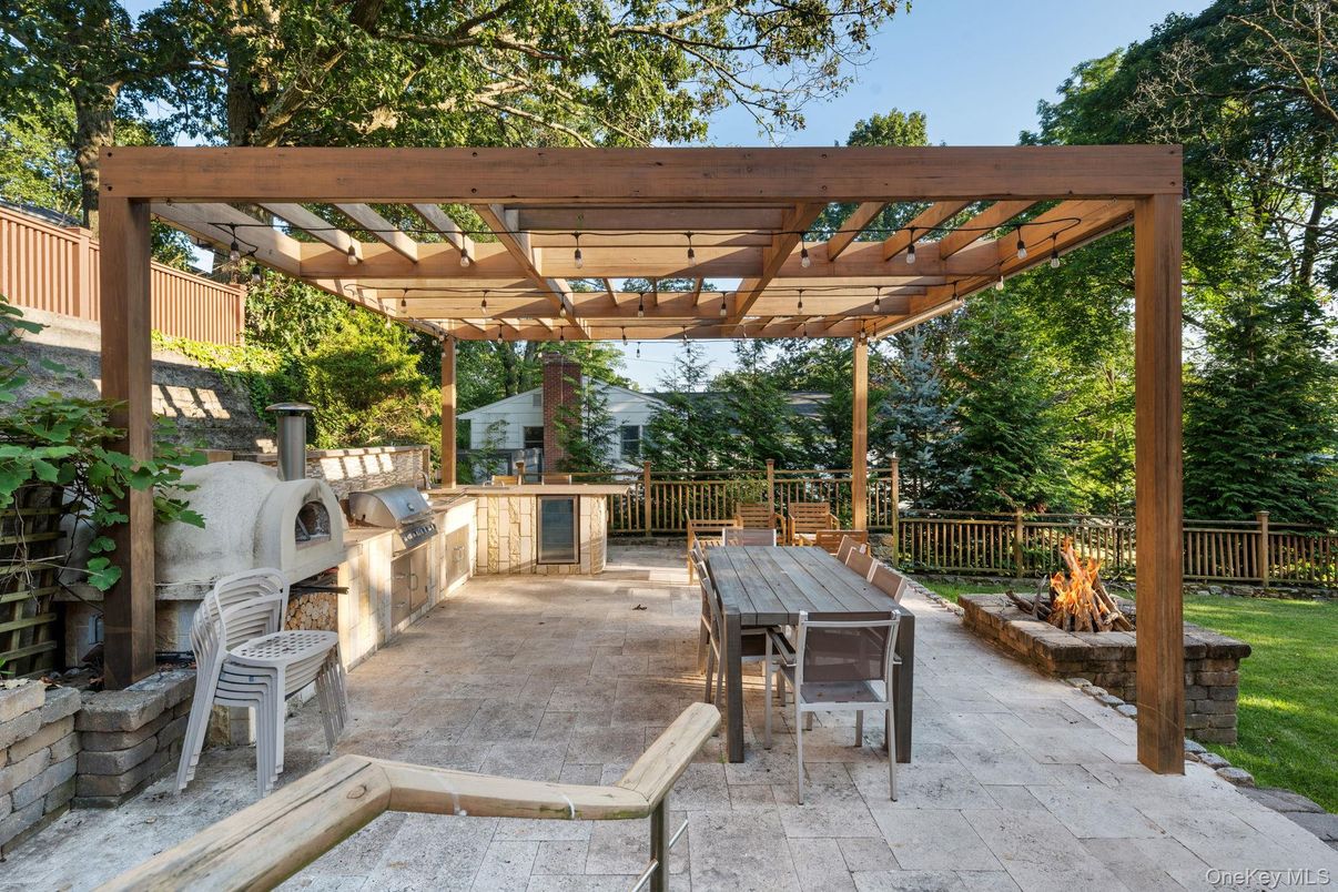 Exterior, Outdoor Kitchen