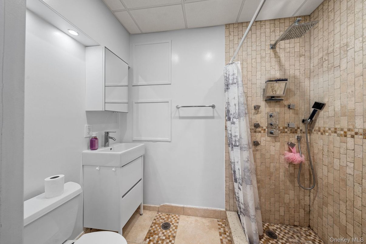 Bathroom, Interior, Recessed Lighting