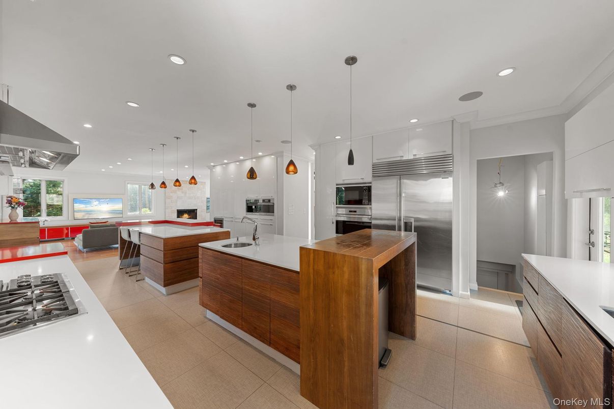 Interior, Kitchen, Living room, Pendant Lights, Recessed Lighting, Stainless Steel Appliances