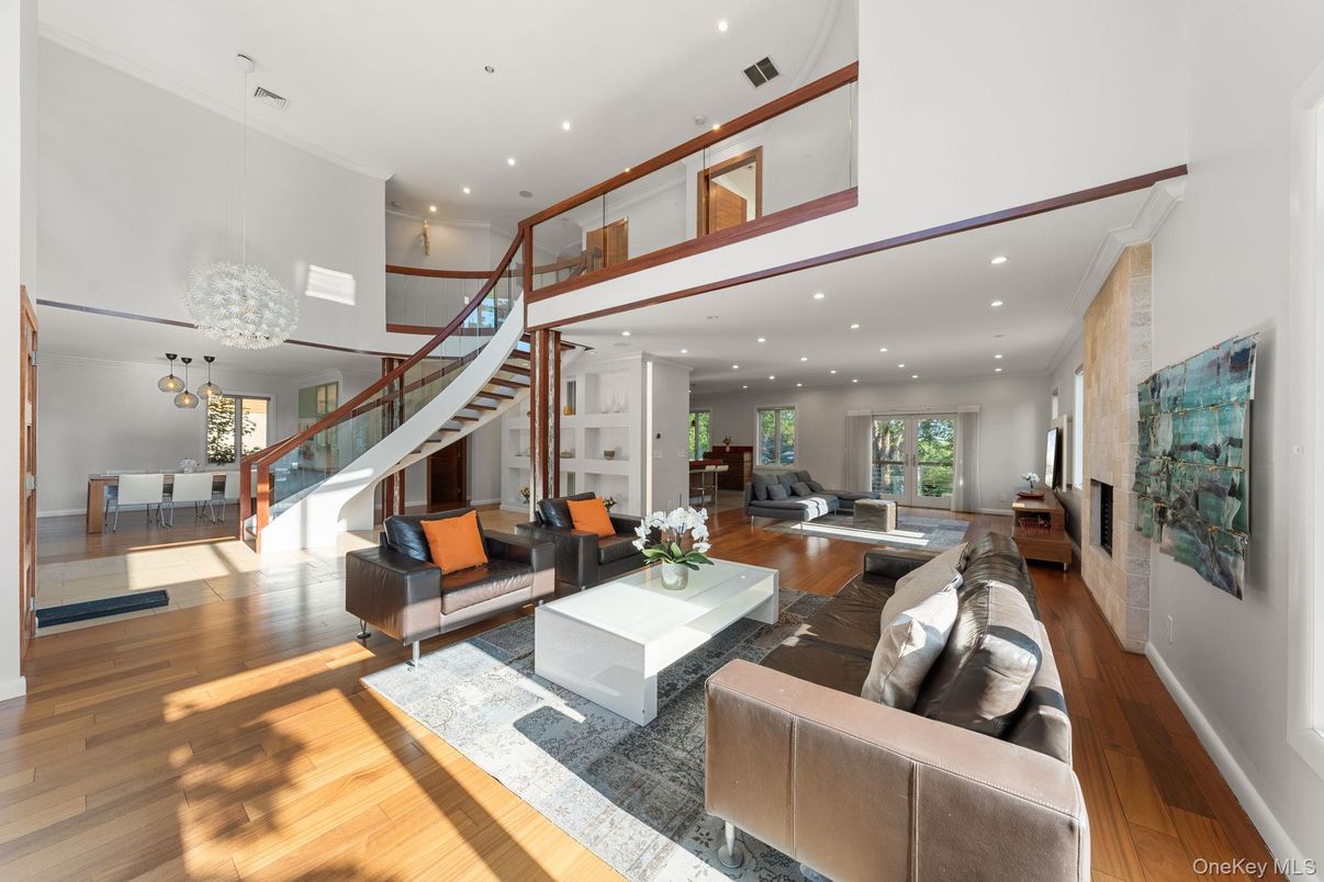 Interior, Living room, Pendant Lights, Recessed Lighting, Wood Texture Flooring