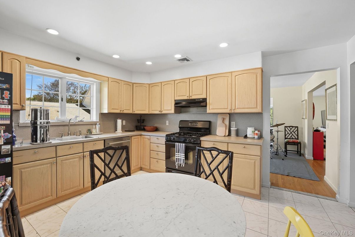 Dining room, Interior, Kitchen, Marble, Recessed Lighting