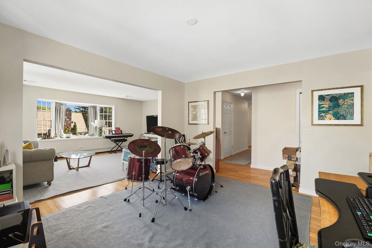 Fitness Equipment, Interior, Living room, Wood Texture Flooring