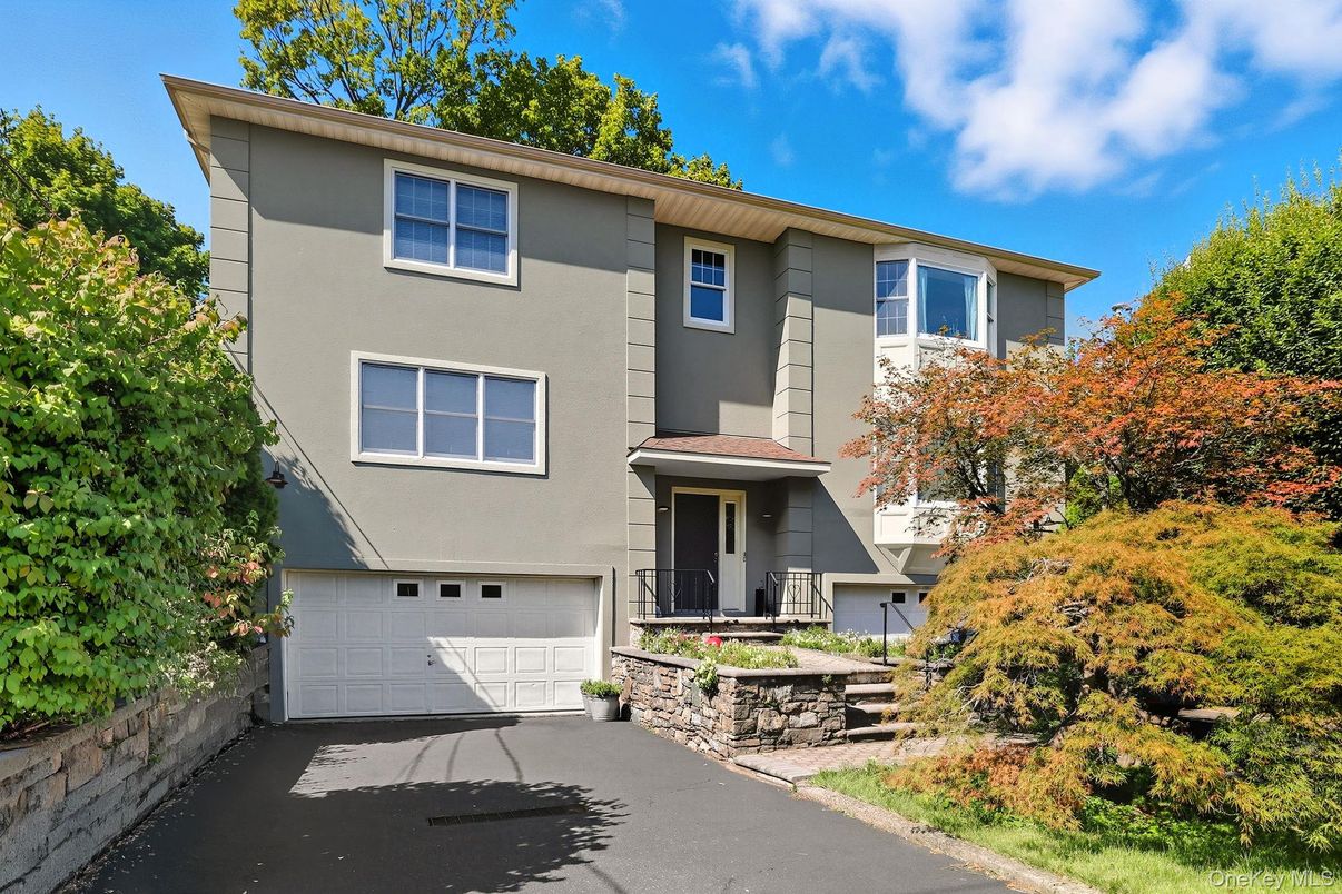 Attached, Exterior, Facade, Raised Ranch