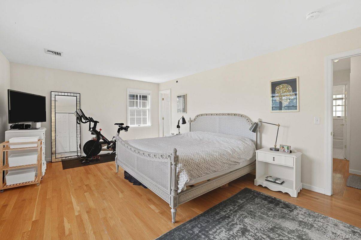Bedroom, Fitness Equipment, Interior, Wood Texture Flooring