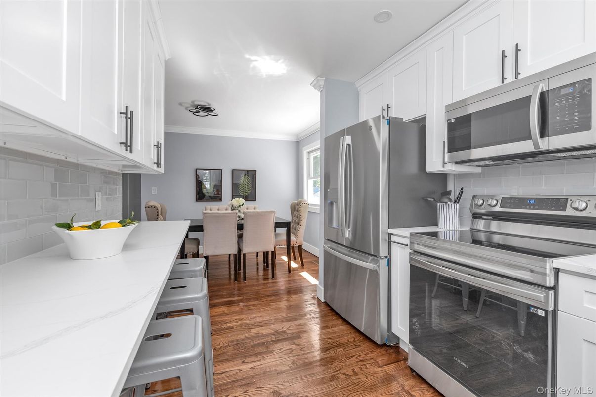 Dining room, Interior, Kitchen, Stainless Steel Appliances, Wood Texture Flooring