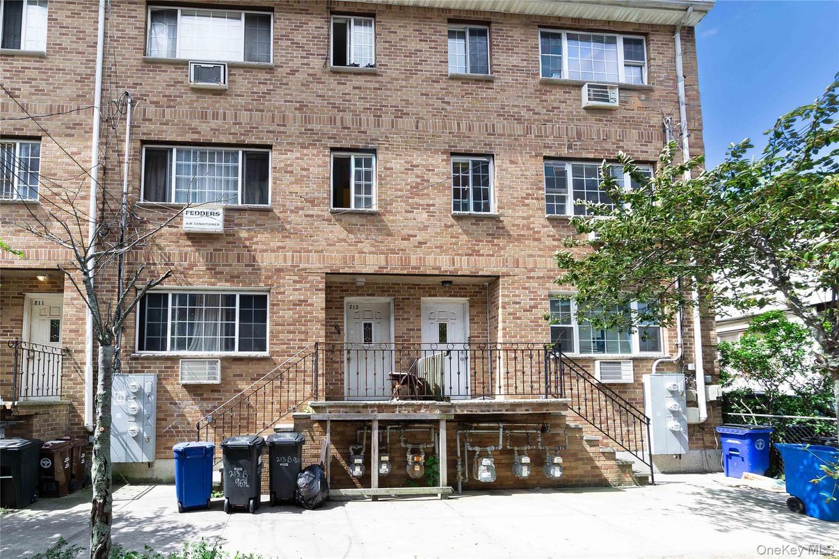 Exterior, Facade, Brick Facade, Rowhouse