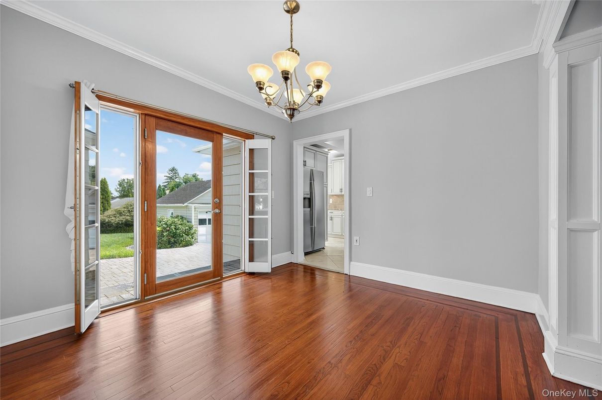 Chandelier, Empty room, Interior, Wood Texture Flooring