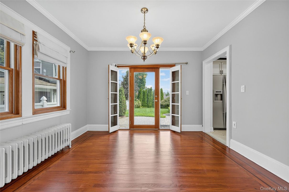 Chandelier, Empty room, Interior, Wood Texture Flooring
