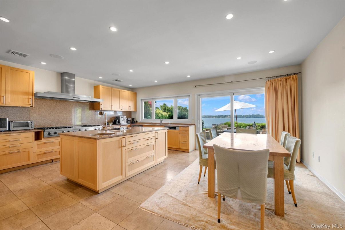 Dining room, Interior, Kitchen, Recessed Lighting, Water