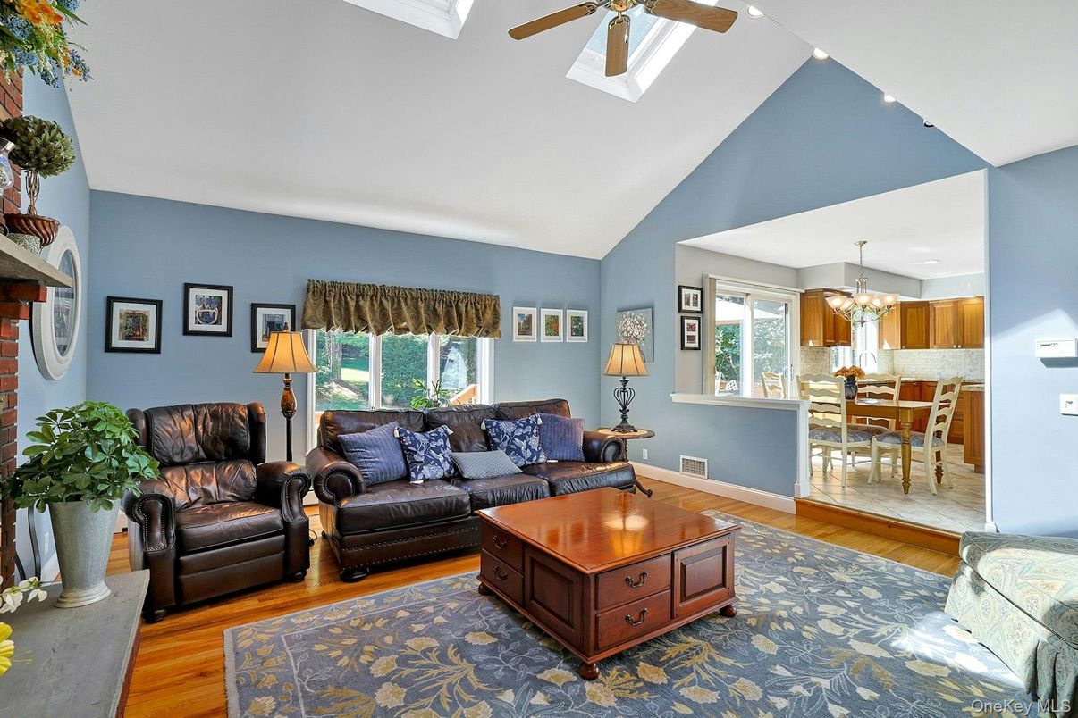 Chandelier, Dining room, Interior, Living room, Wood Texture Flooring