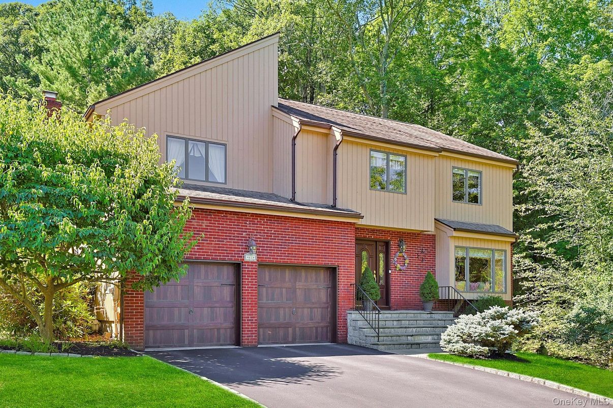 Attached, Exterior, Facade, Brick Facade, Farmhouse