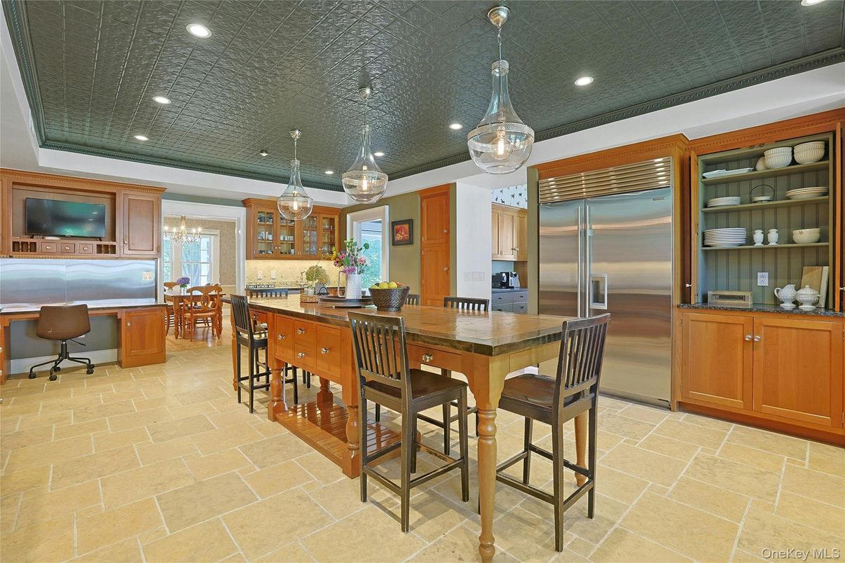 Dining room, Interior, Kitchen, Pendant Lights, Recessed Lighting, Stainless Steel Appliances