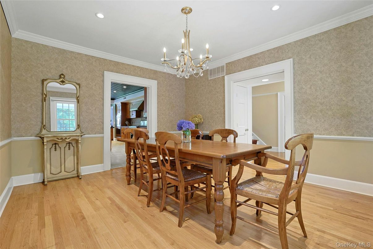 Chandelier, Dining room, Interior, Recessed Lighting, Wood Texture Flooring