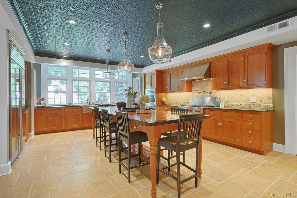 Dining room, Interior, Kitchen, Pendant Lights, Recessed Lighting, Stainless Steel Appliances