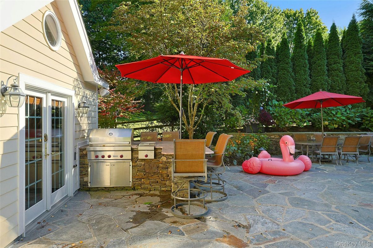 Exterior, Outdoor Kitchen