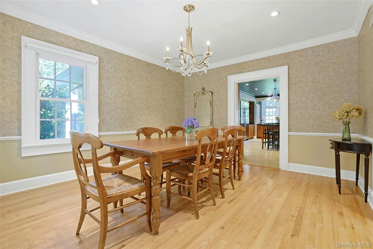 Chandelier, Dining room, Interior, Recessed Lighting, Wood Texture Flooring